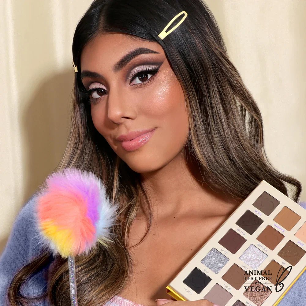 Moira Beauty kombiniert K-Beauty-Inspiration mit intensiven Farben, Glitzer und Shimmer. Für Fashionistas bis Glitzerfeen.